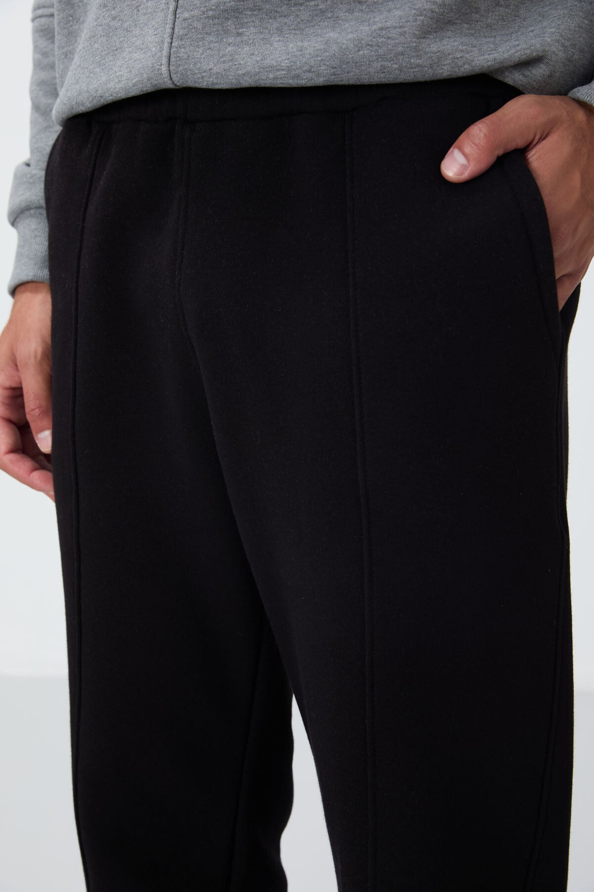 Black Cotton Thick Fleece-Lined Soft Textured Oversize Embroidered Men's Tracksuit Bottom -82146