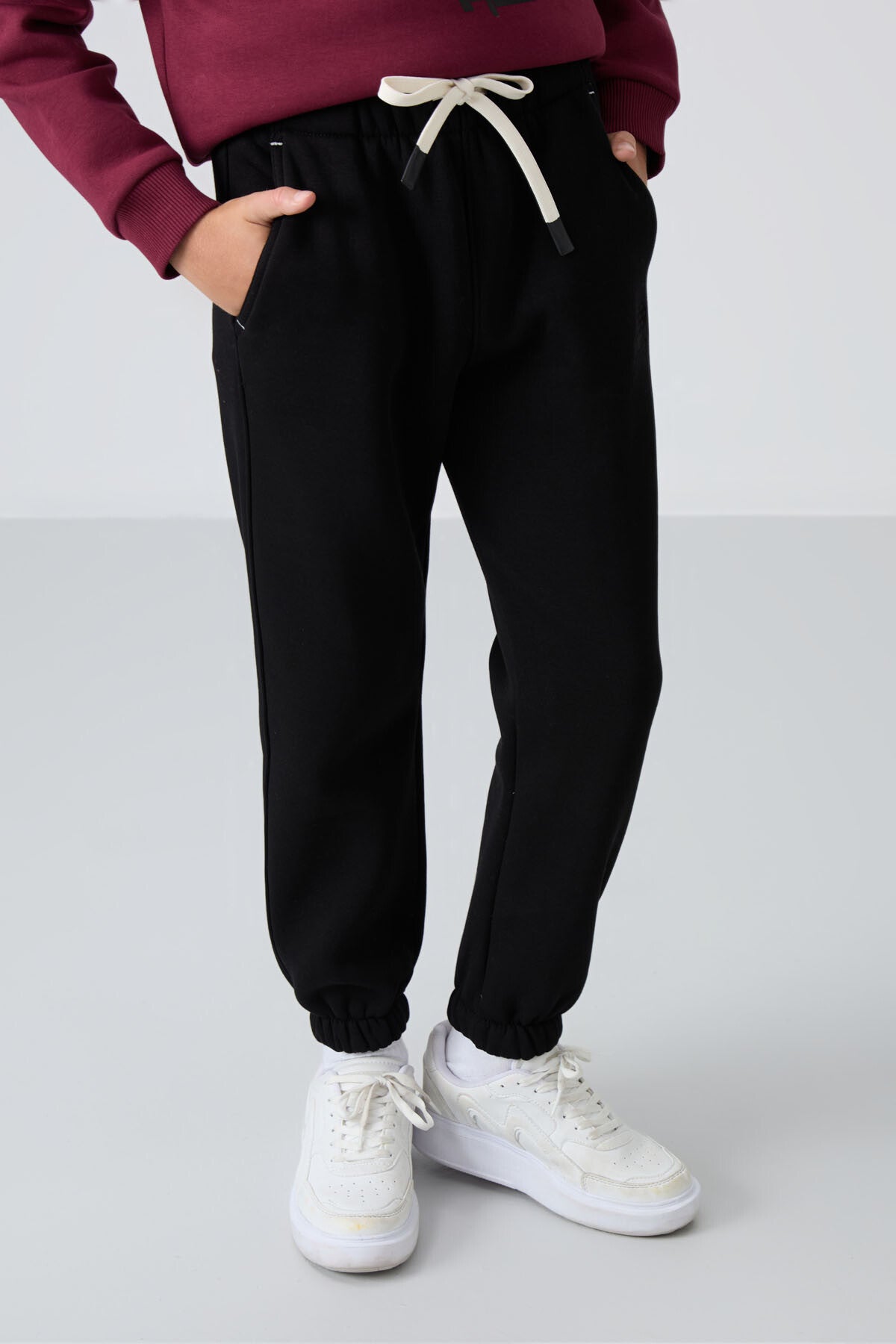 Black Cotton Thick Fleece-Lined Soft Textured Standard Fit Printed Boys' Tracksuit Bottom - 11225