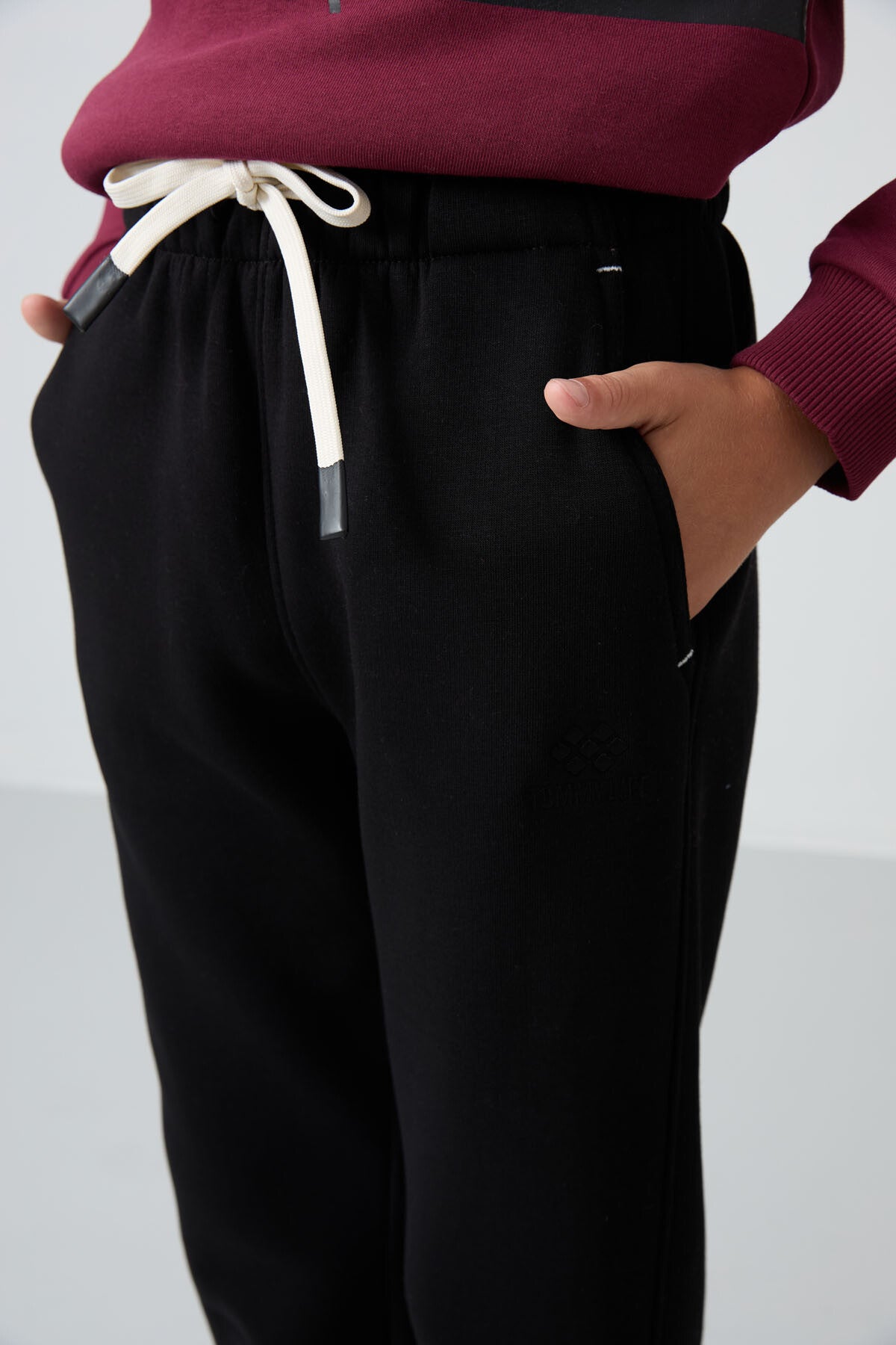 Black Cotton Thick Fleece-Lined Soft Textured Standard Fit Printed Boys' Tracksuit Bottom - 11225