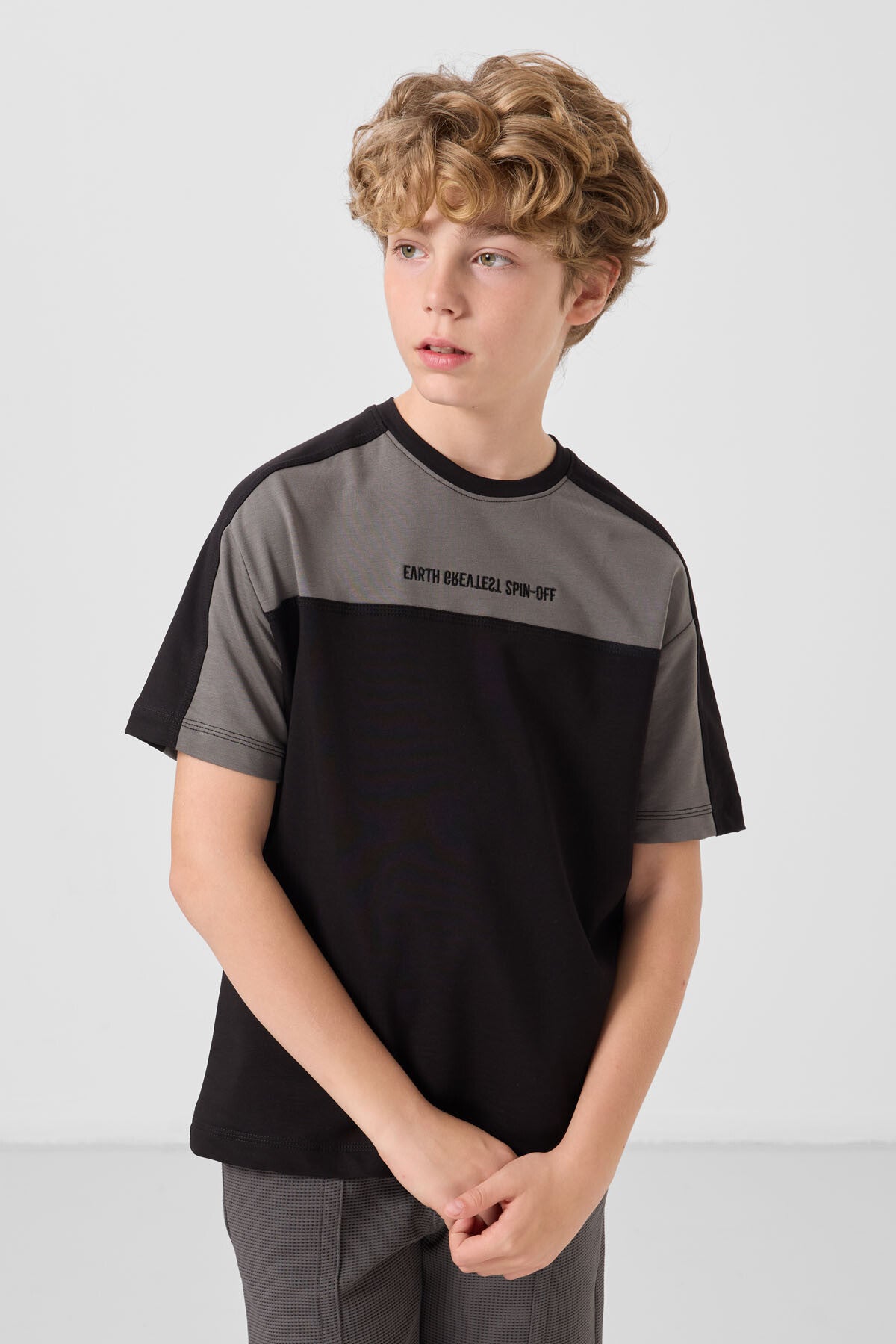 Black cotton oversized fit embroidered boys boys T-Shirt - 11290