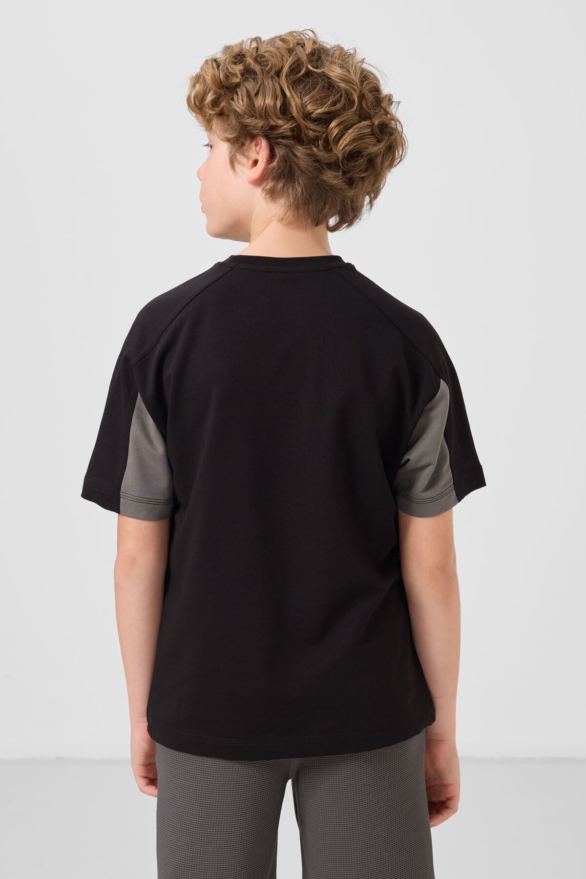 Black cotton oversized fit embroidered boys boys T-Shirt - 11290