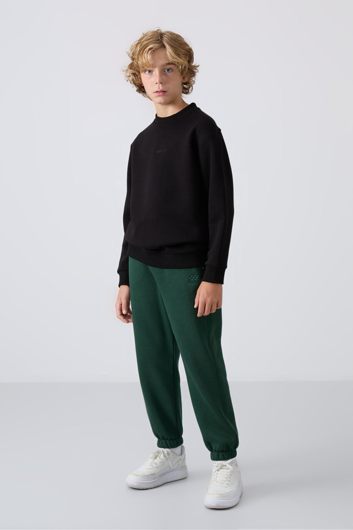 Black Cotton Thick Fleece-Lined Soft Textured Standard Fit Embroidered Boys' Sweatshirt - 11232