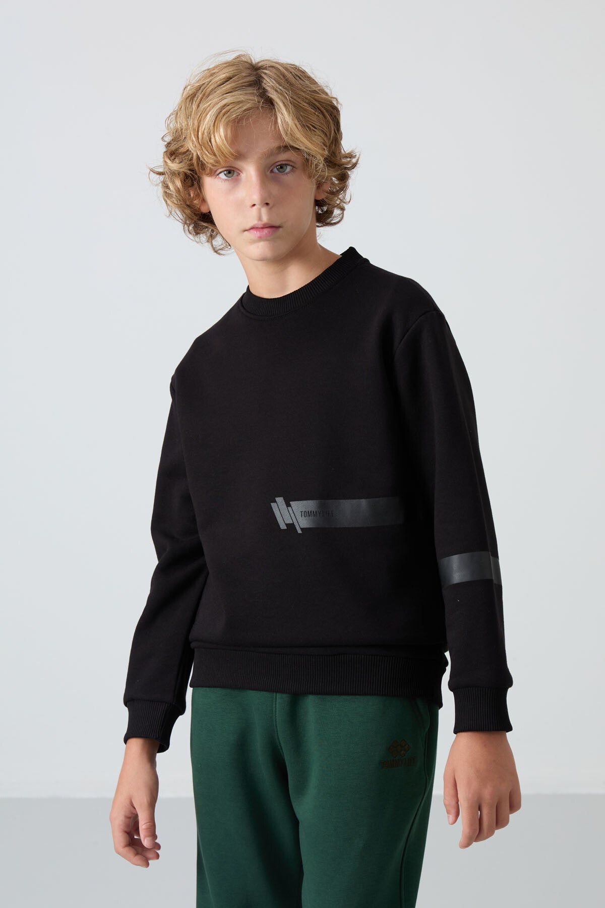 Black Cotton Thick Fleece-Lined Soft Textured Standard Fit Printed Boys' Sweatshirt - 11238