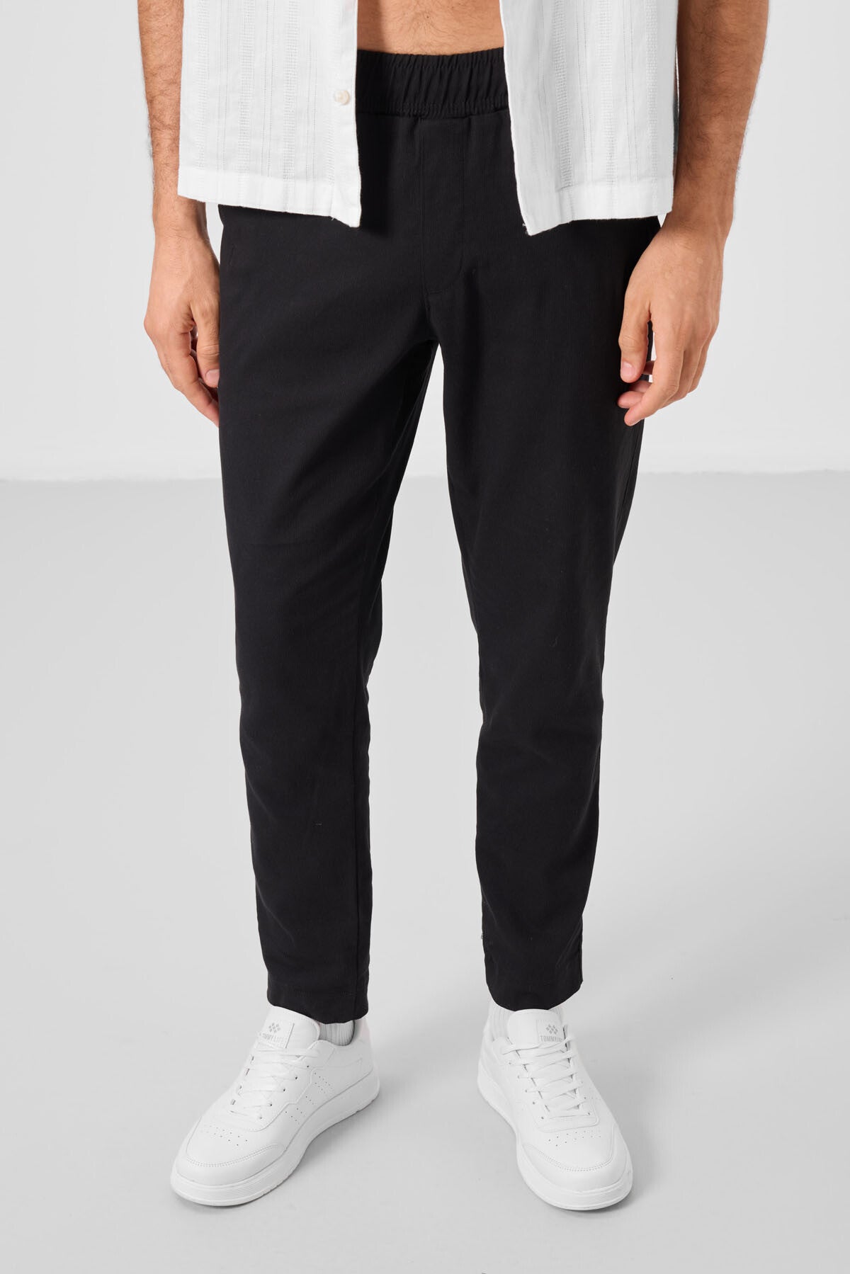 Black Standard Fit Weaving Lightweight and Flexible Chino Trousers - 82177