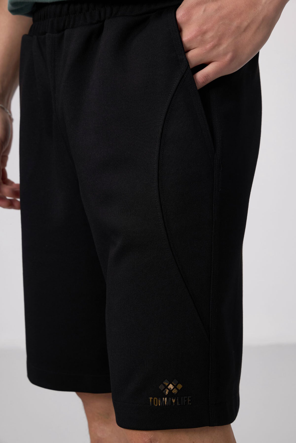 Black Textured Surface Oversize Men's Shorts - 81288