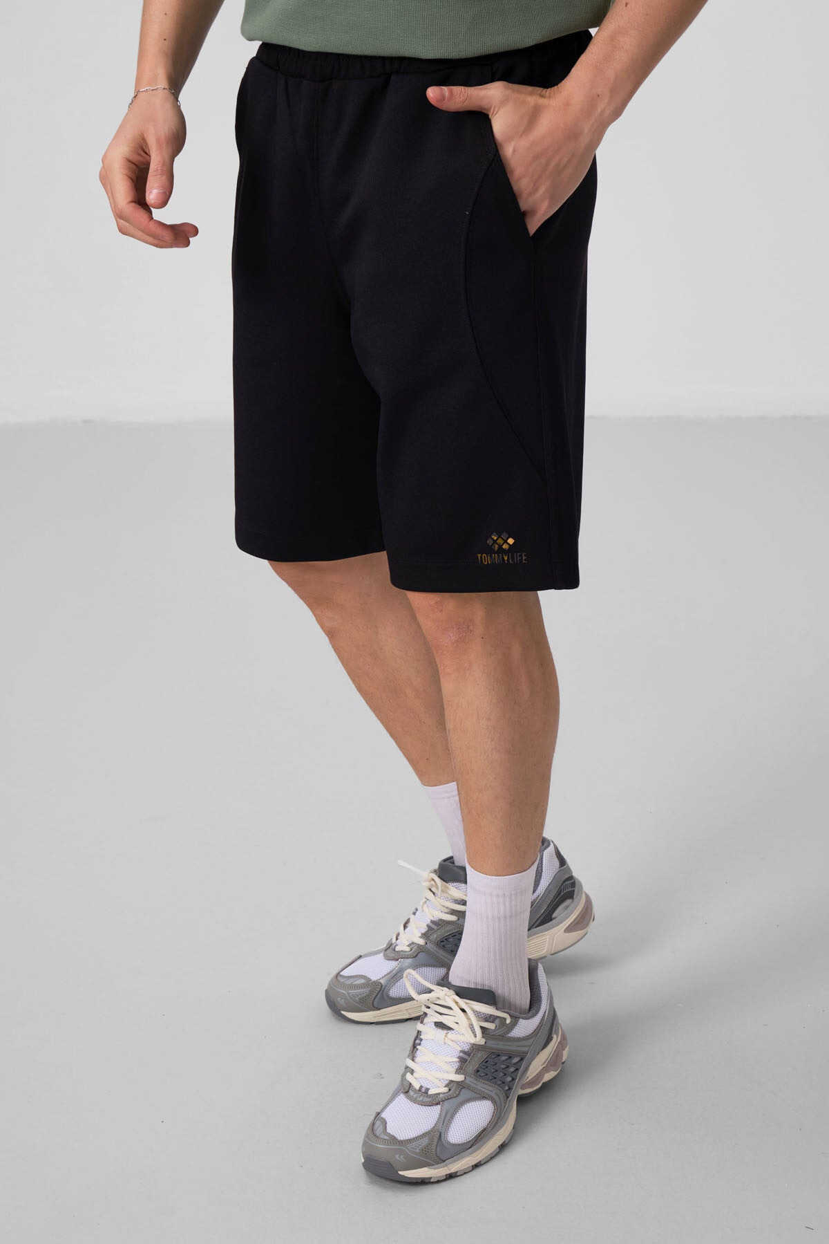 Black Textured Surface Oversize Men's Shorts - 81288