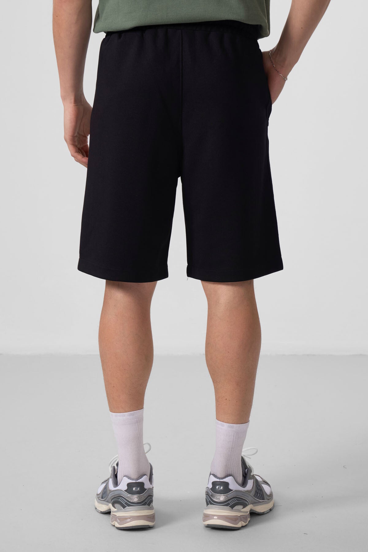 Black Textured Surface Oversize Men's Shorts - 81288