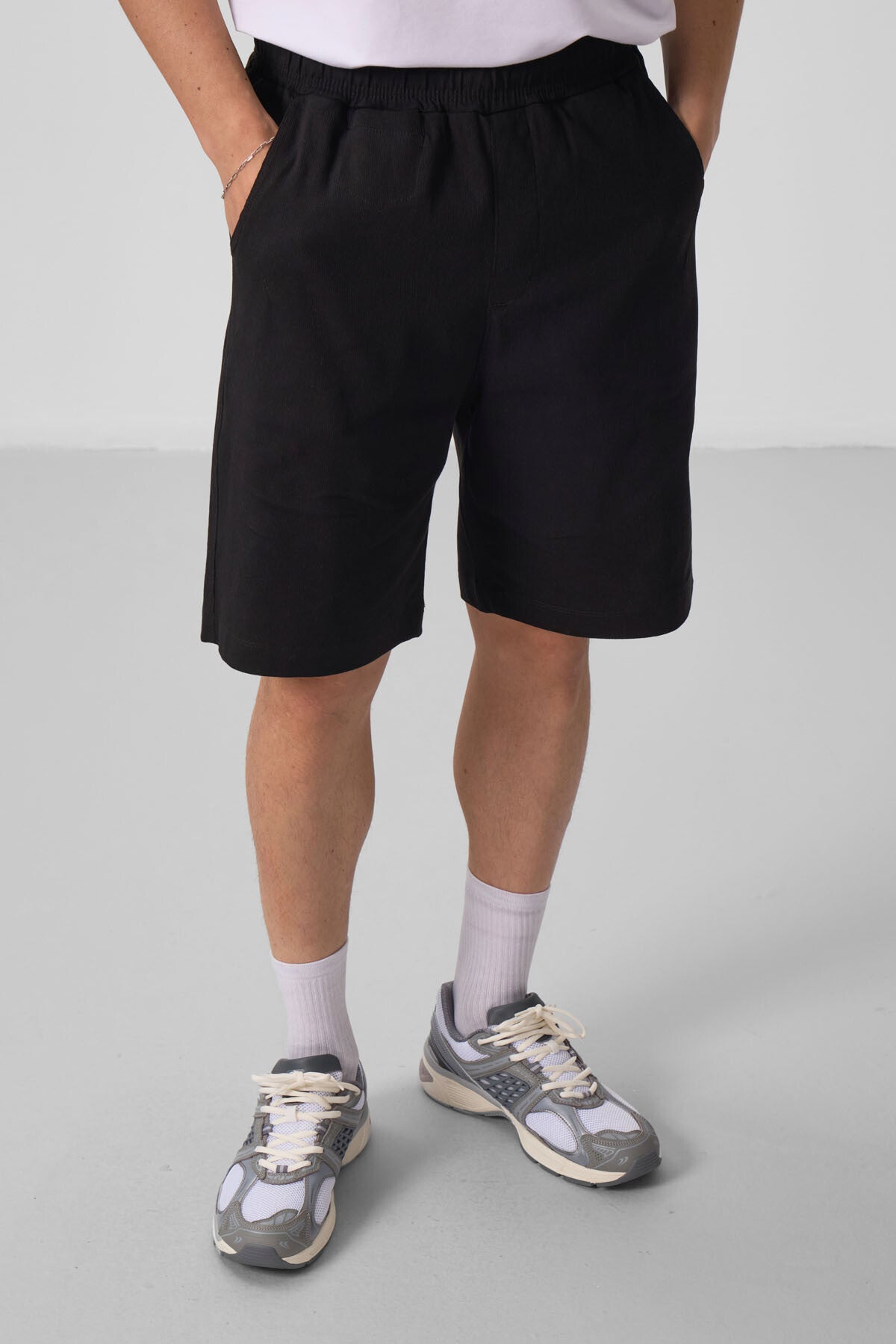 Black Standard Fit Woven Lightly Stretchable Chino Men's Shorts - 81290
