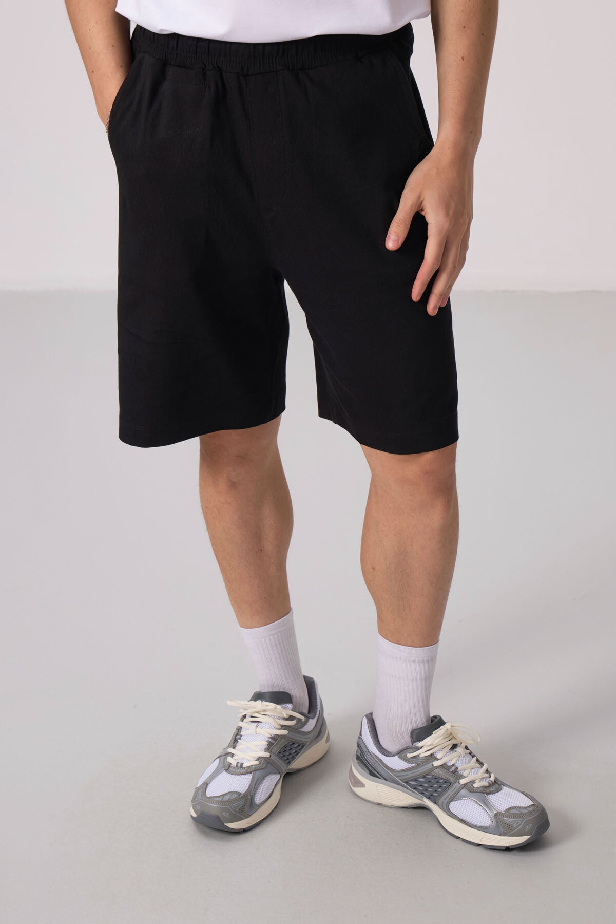 Black Standard Fit Woven Lightly Stretchable Chino Men's Shorts - 81290
