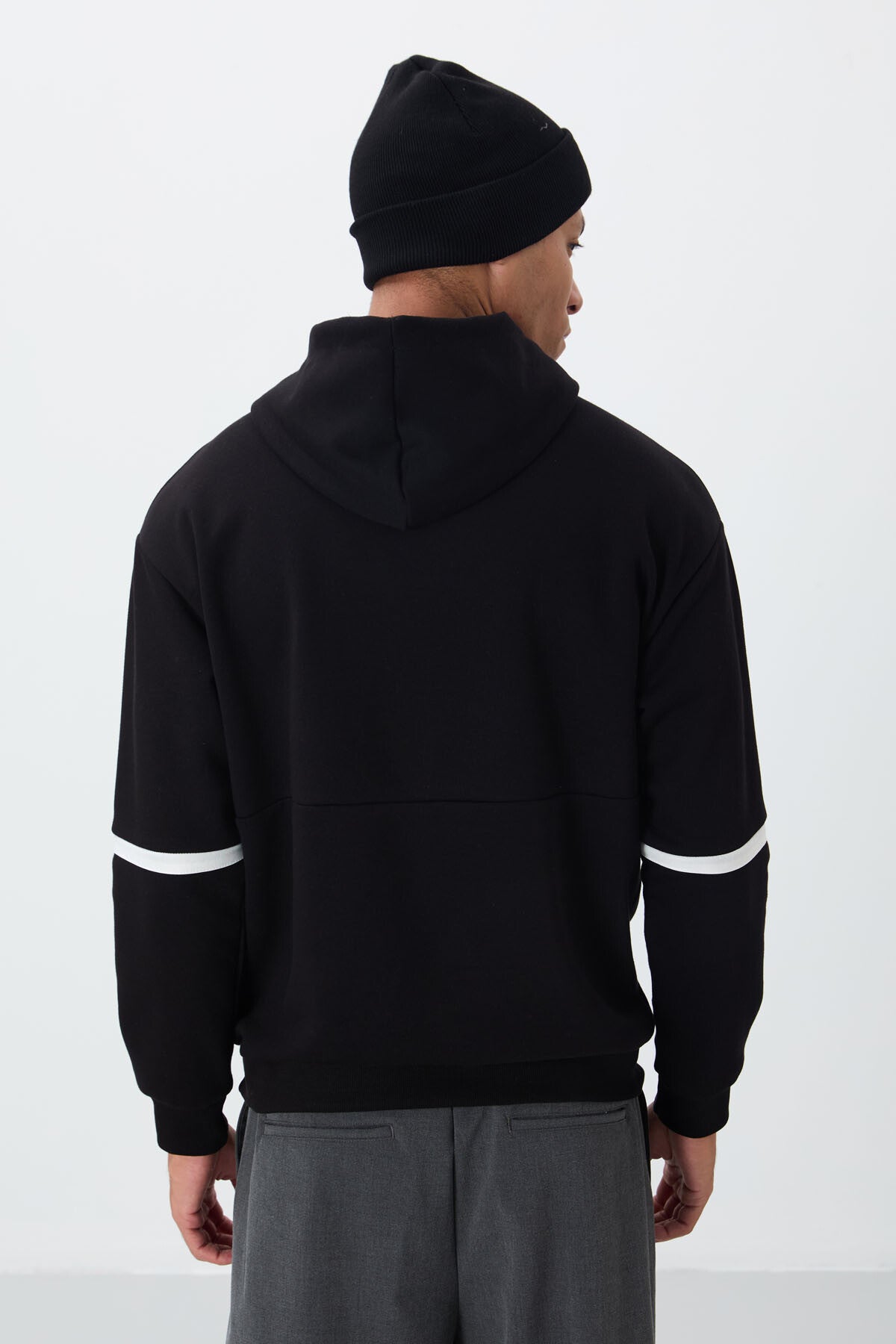 Black Cotton Thick Fleece-Lined Soft Textured Comfort Fit Embroidered Men's Sweatshirt - 88417
