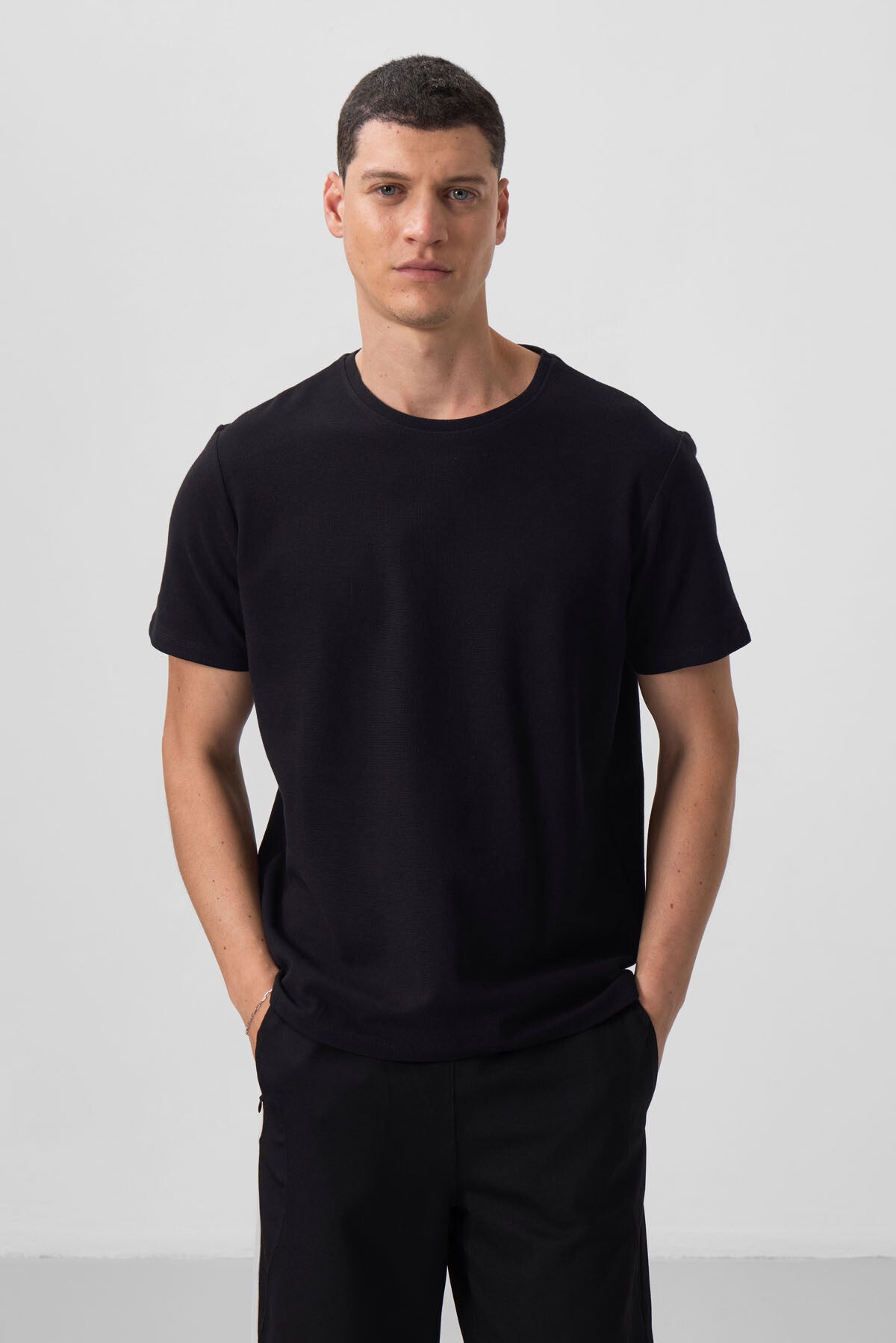 Black Textured Surface Comfort Fit Basic Men's T-Shirt - 88436