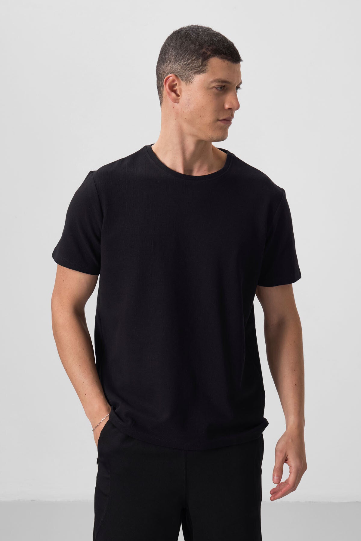 Black Textured Surface Comfort Fit Basic Men's T-Shirt - 88436