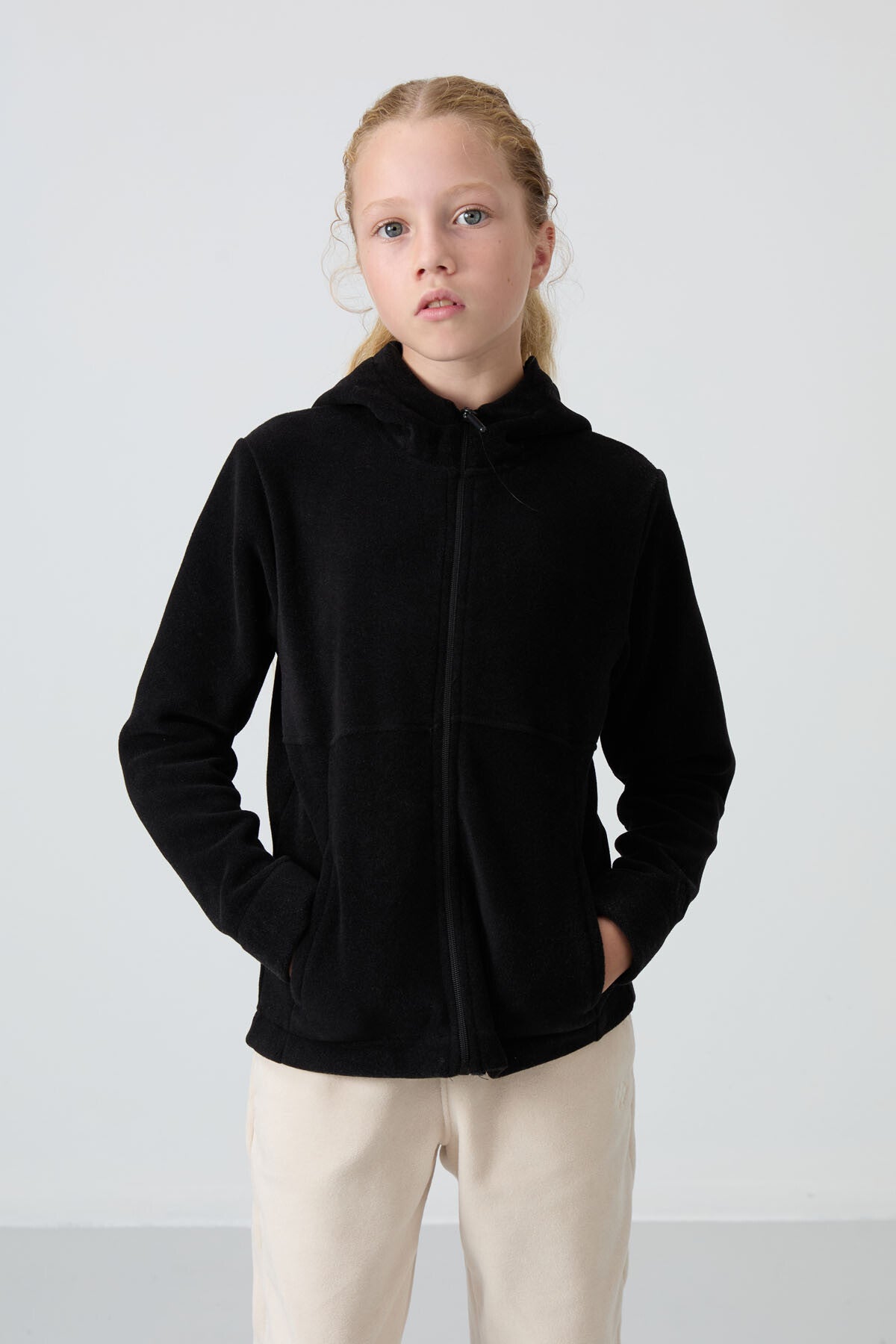 Black Thick Soft Textured Standard Fit Embroidered Fleece Girls' Sweatshirt - 75152