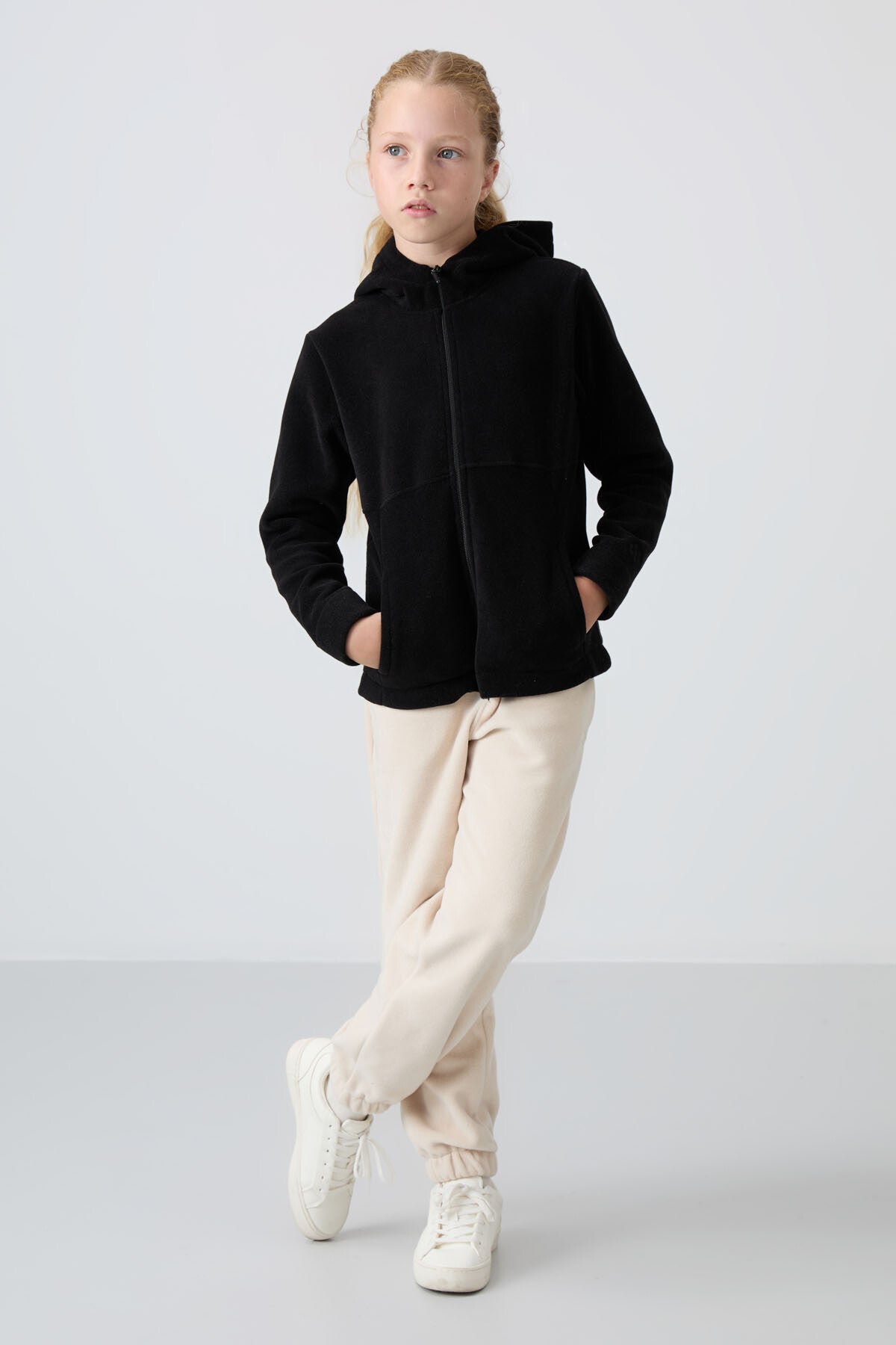 Black Thick Soft Textured Standard Fit Embroidered Fleece Girls' Sweatshirt - 75152