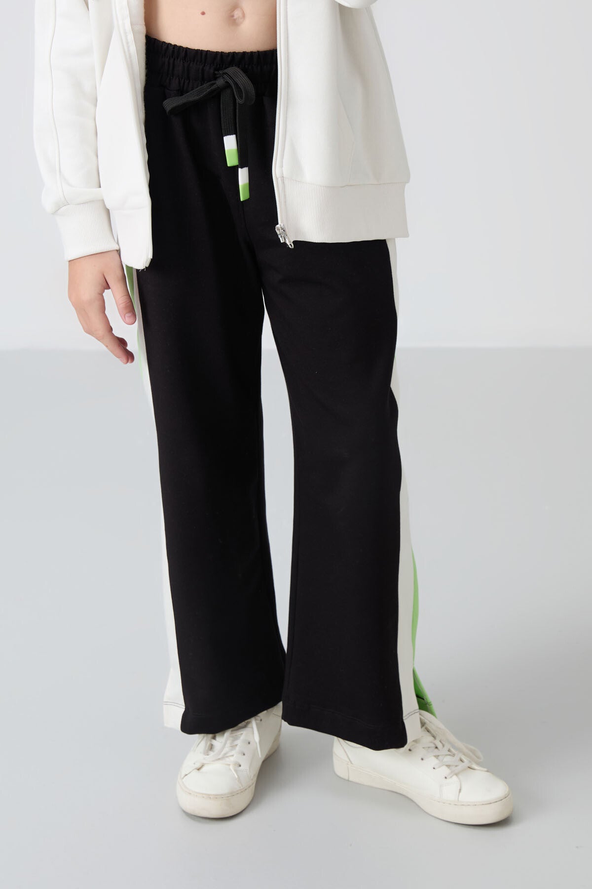 Black Slit Detailed Pocket Wide Leg Girls' Tracksuit Bottom - 75141
