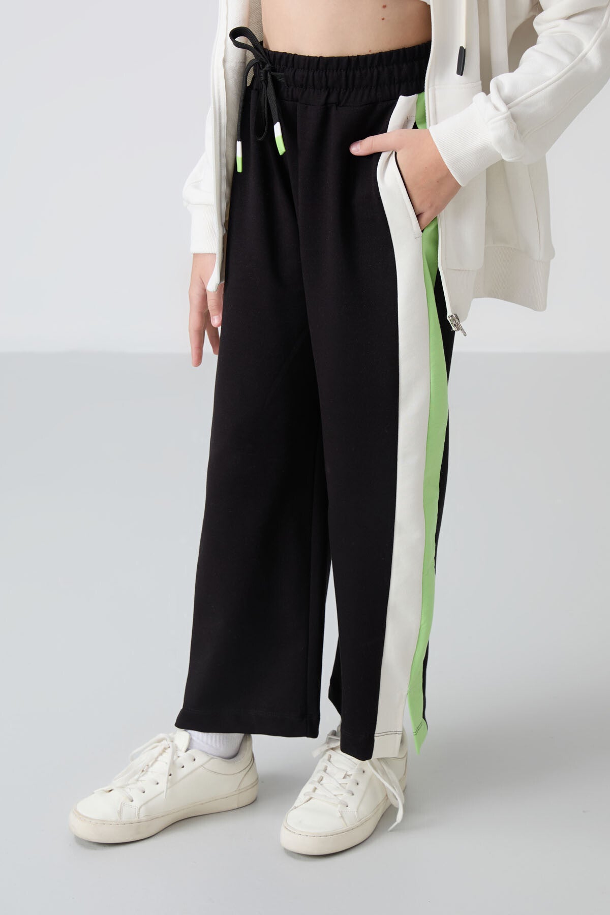 Black Slit Detailed Pocket Wide Leg Girls' Tracksuit Bottom - 75141