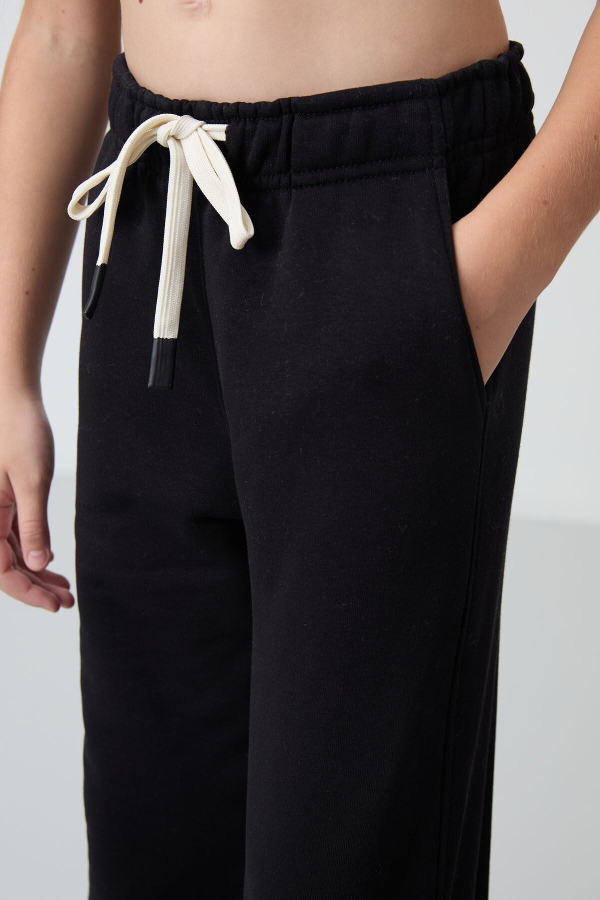Black Cotton Lined Fleece Soft Textured Standard Fit Embroidered Girls' Tracksuit Bottom - 75146