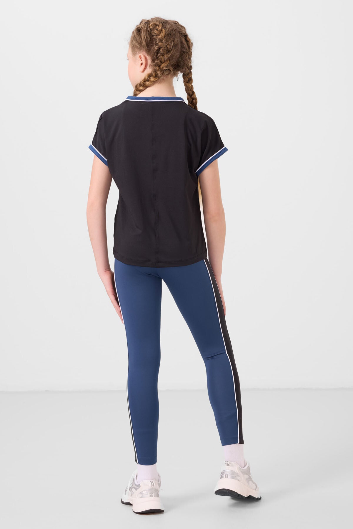 Black-parliament O collar side stripe Detailed Standard Fit Performance Tights Set for - 75191