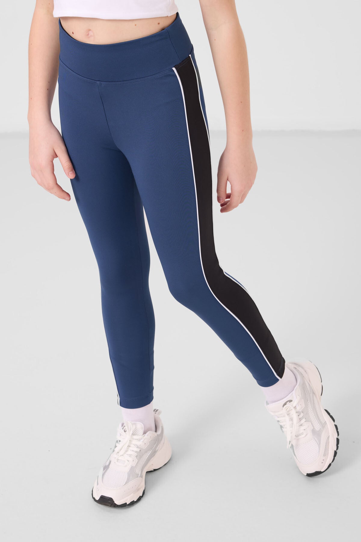 Black-parliament O collar side stripe Detailed Standard Fit Performance Tights Set for - 75191
