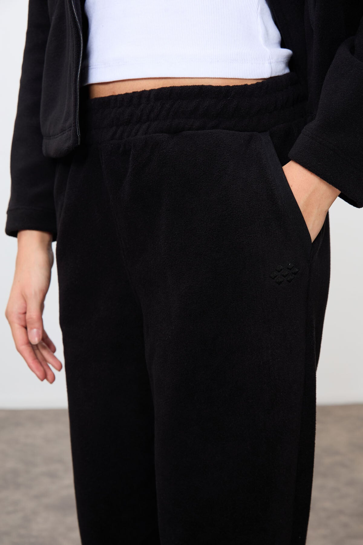 Black Thick Soft Textured Hooded Oversize Embroidered Fleece Women's Tracksuit Set -95338