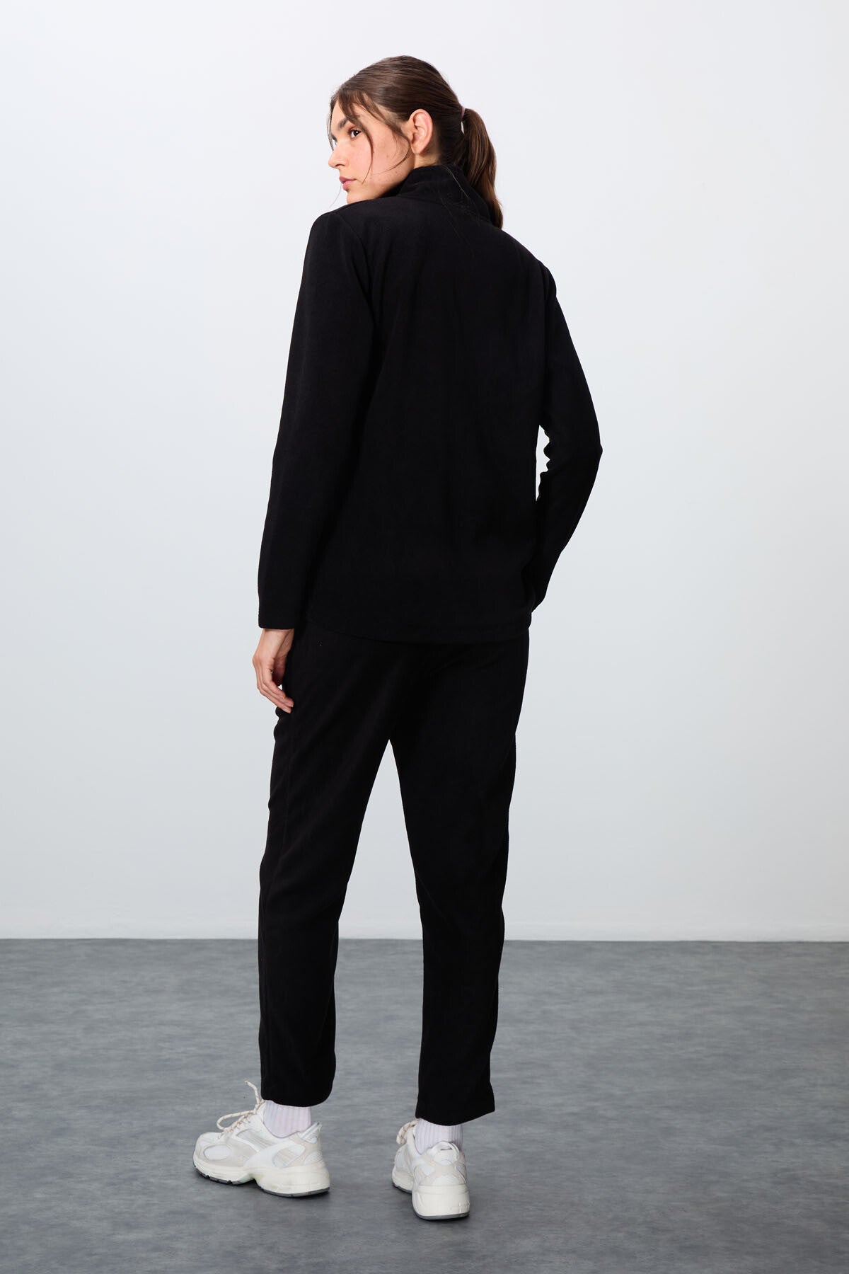 Black Thick Soft Textured Stand Collar Oversize Embroidered Fleece Women's Tracksuit Set -95339