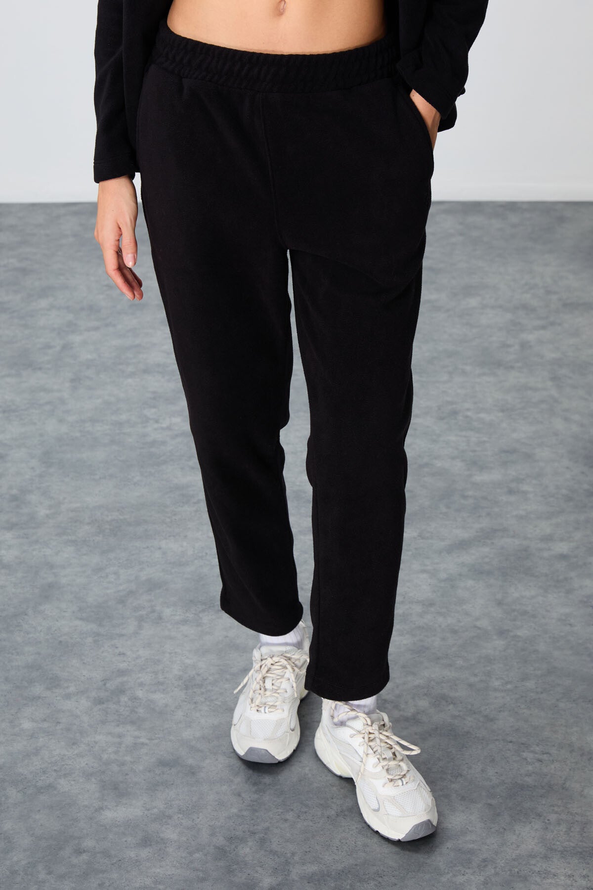 Black Thick Soft Textured Stand Collar Oversize Embroidered Fleece Women's Tracksuit Set -95339