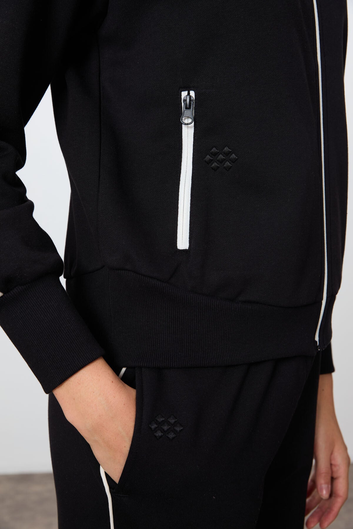 Black Compact Cotton Thick Smooth Textured Stand Collar Oversize Fit Women's Tracksuit Set - 95340