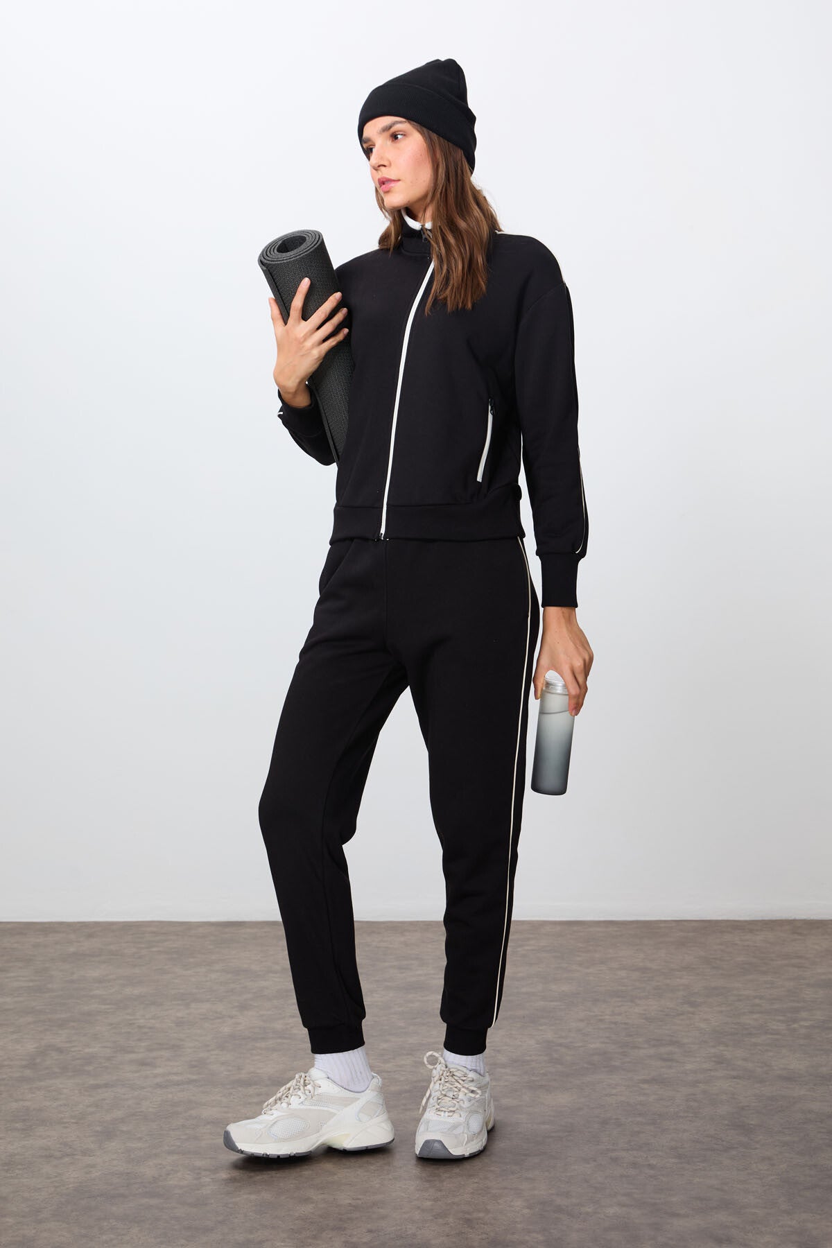 Black Compact Cotton Thick Smooth Textured Stand Collar Oversize Fit Women's Tracksuit Set - 95340