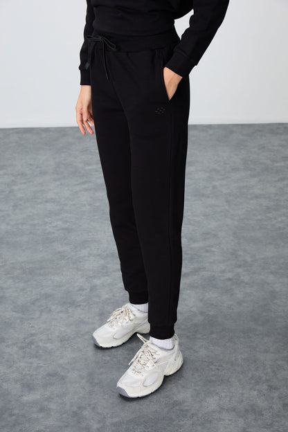 Black Compact Cotton Thick Smooth Textured O Collar Oversize Fit Women's Tracksuit Set - 95341