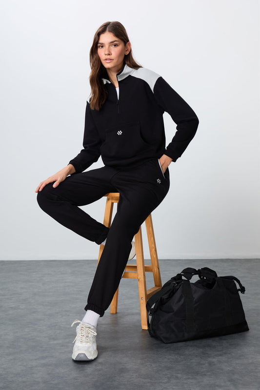 Black Compact Cotton Thick Smooth Textured Stand Collar Oversize Fit Women's Tracksuit Set - 95342