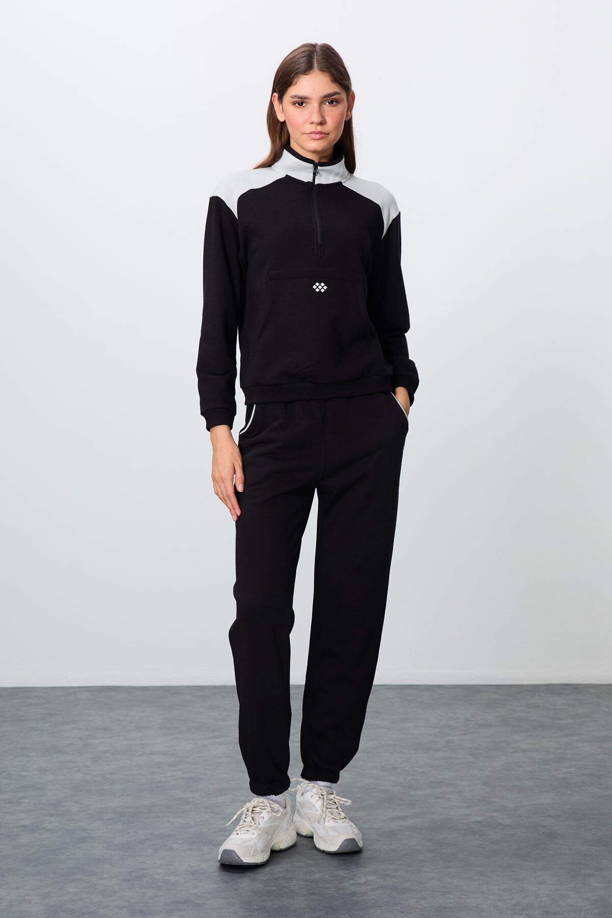 Black Compact Cotton Thick Smooth Textured Stand Collar Oversize Fit Women's Tracksuit Set - 95342