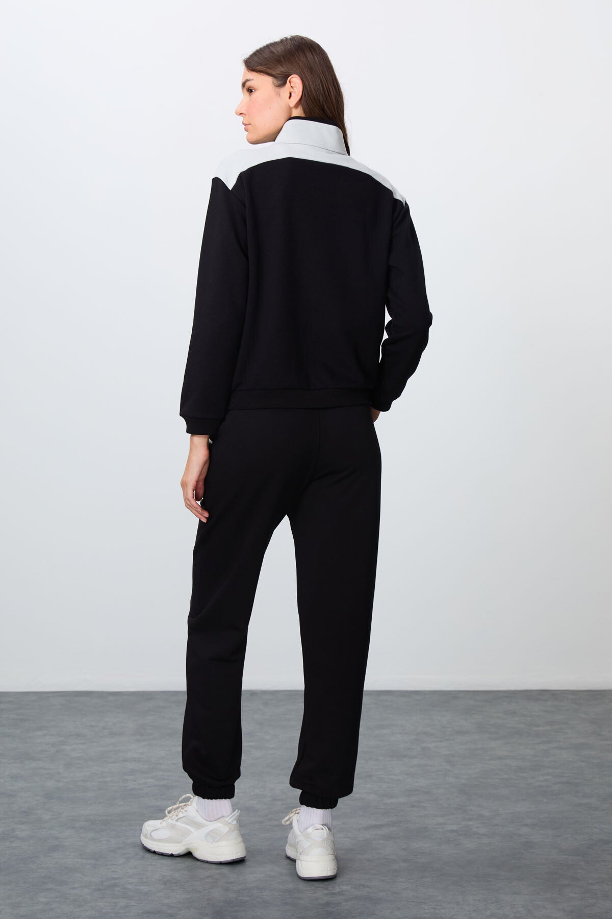 Black Compact Cotton Thick Smooth Textured Stand Collar Oversize Fit Women's Tracksuit Set - 95342