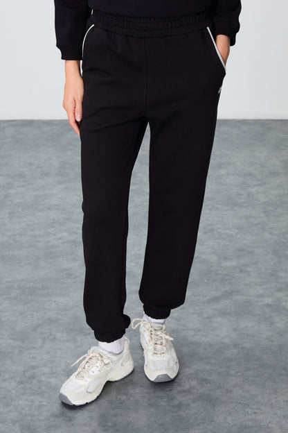 Black Compact Cotton Thick Smooth Textured Stand Collar Oversize Fit Women's Tracksuit Set - 95342