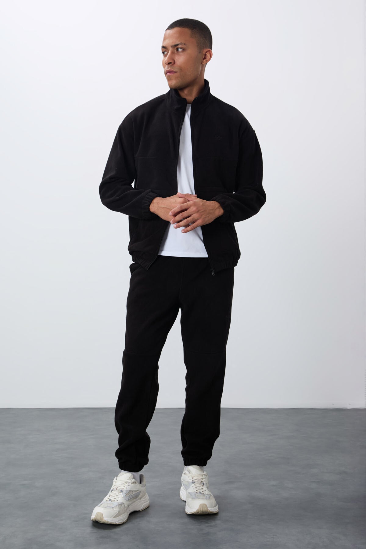 Black Thick Soft Textured Comfort Fit Embroidered Men's Tracksuit Set - 85269