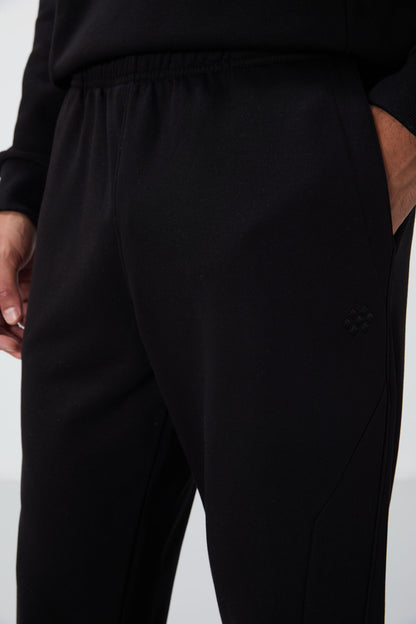 Black Compact Cotton Thick Smooth Textured O Collar Comfort Fit Men's Tracksuit Set -85263