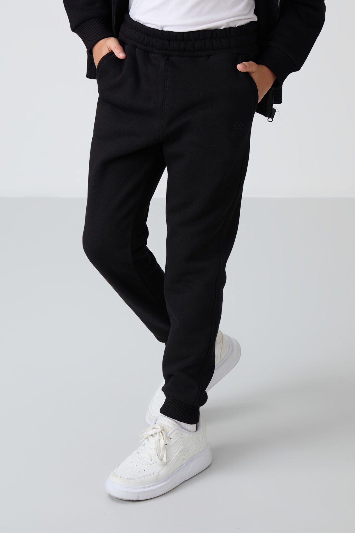 Black Cotton Thick Fleece-Lined Soft Textured Standard Fit Embroidered Boys' Tracksuit Set - 11256