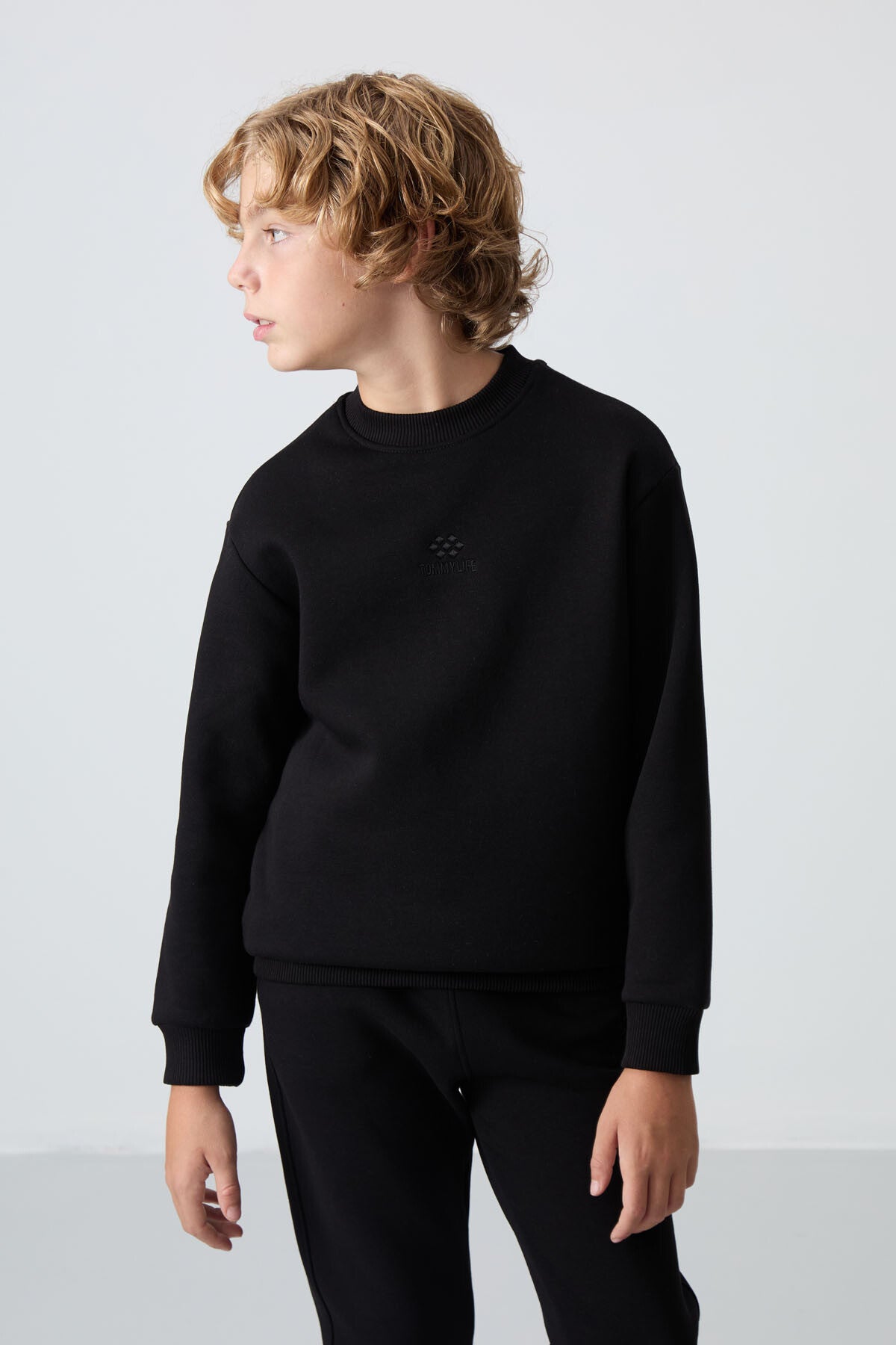 Black Cotton Thick Fleece-Lined Soft Textured Standard Fit Embroidered Boys' Tracksuit Set - 11249