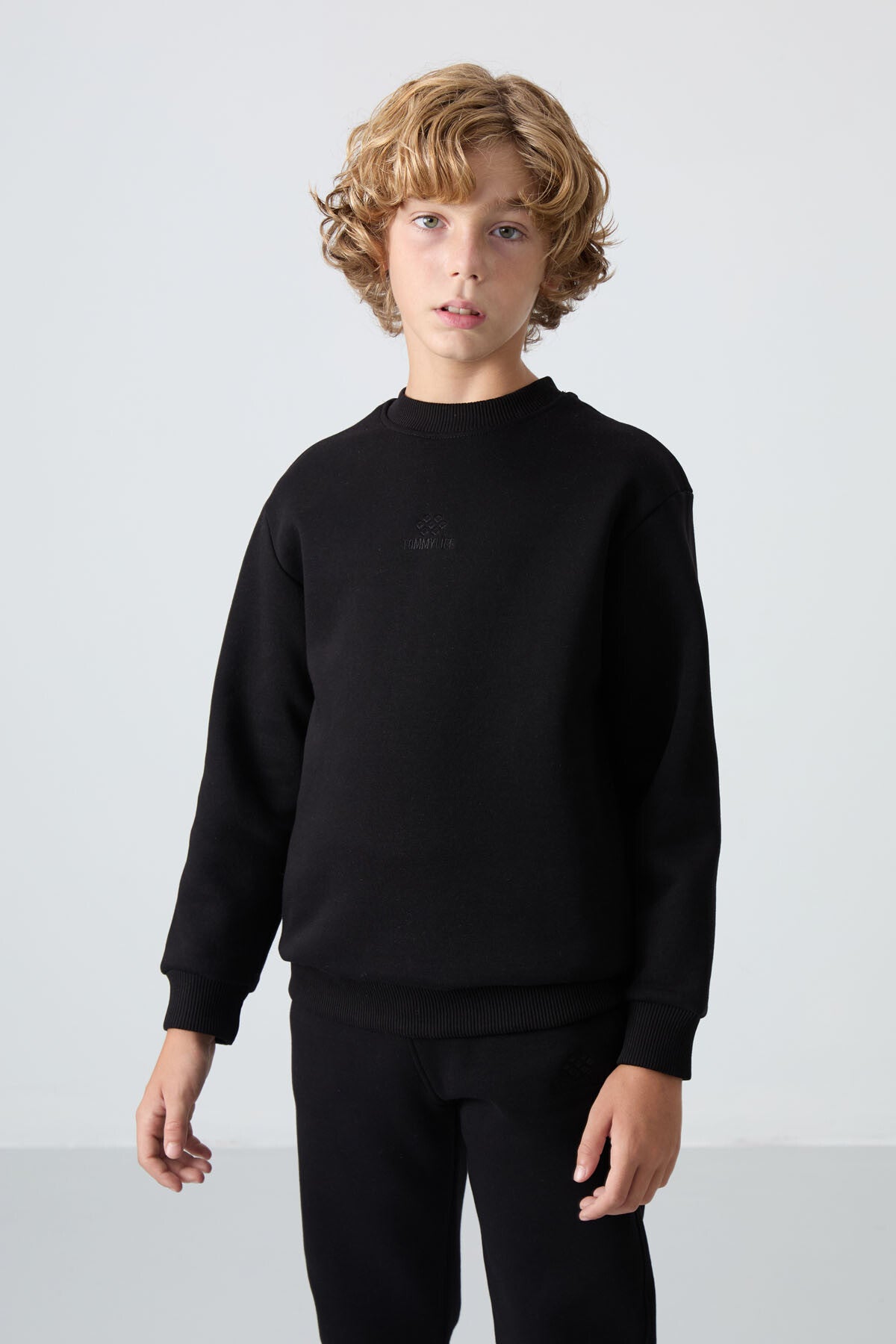 Black Cotton Thick Fleece-Lined Soft Textured Standard Fit Embroidered Boys' Tracksuit Set - 11249