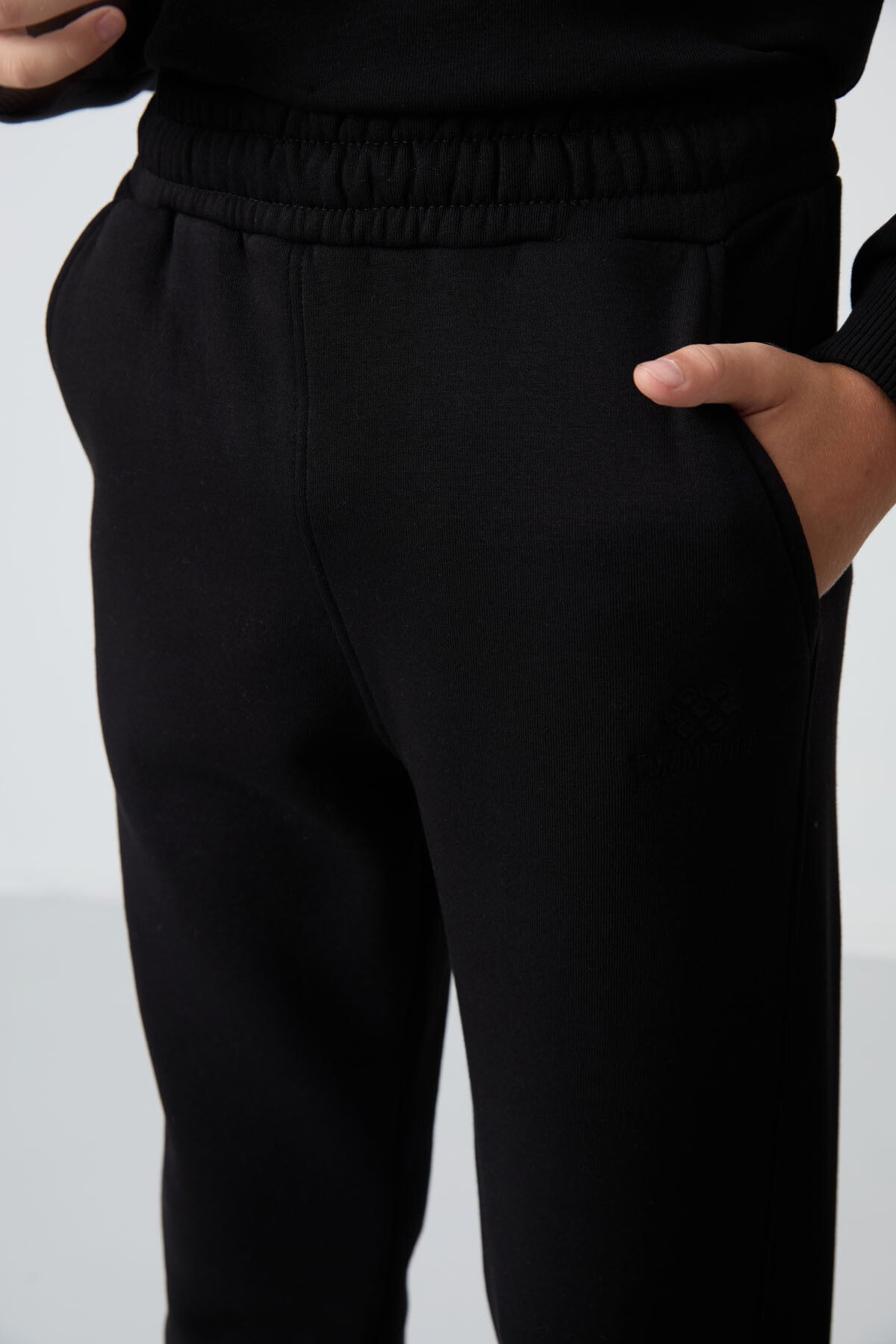Black Cotton Thick Fleece-Lined Soft Textured Standard Fit Embroidered Boys' Tracksuit Set - 11249