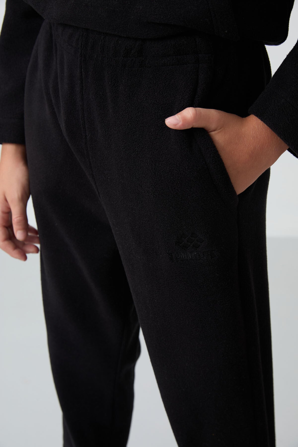 Black Thick Soft Textured Standard Fit Embroidered Fleece Boys' Tracksuit Set - 11218