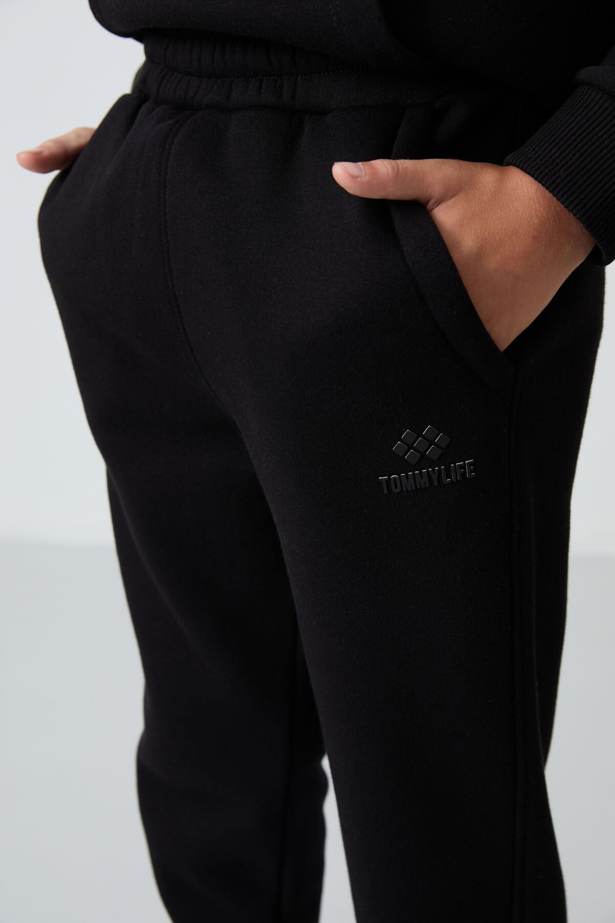 Black Cotton Thick Fleece-Lined Soft Textured Standard Fit Embroidered Boys' Tracksuit Set - 11255