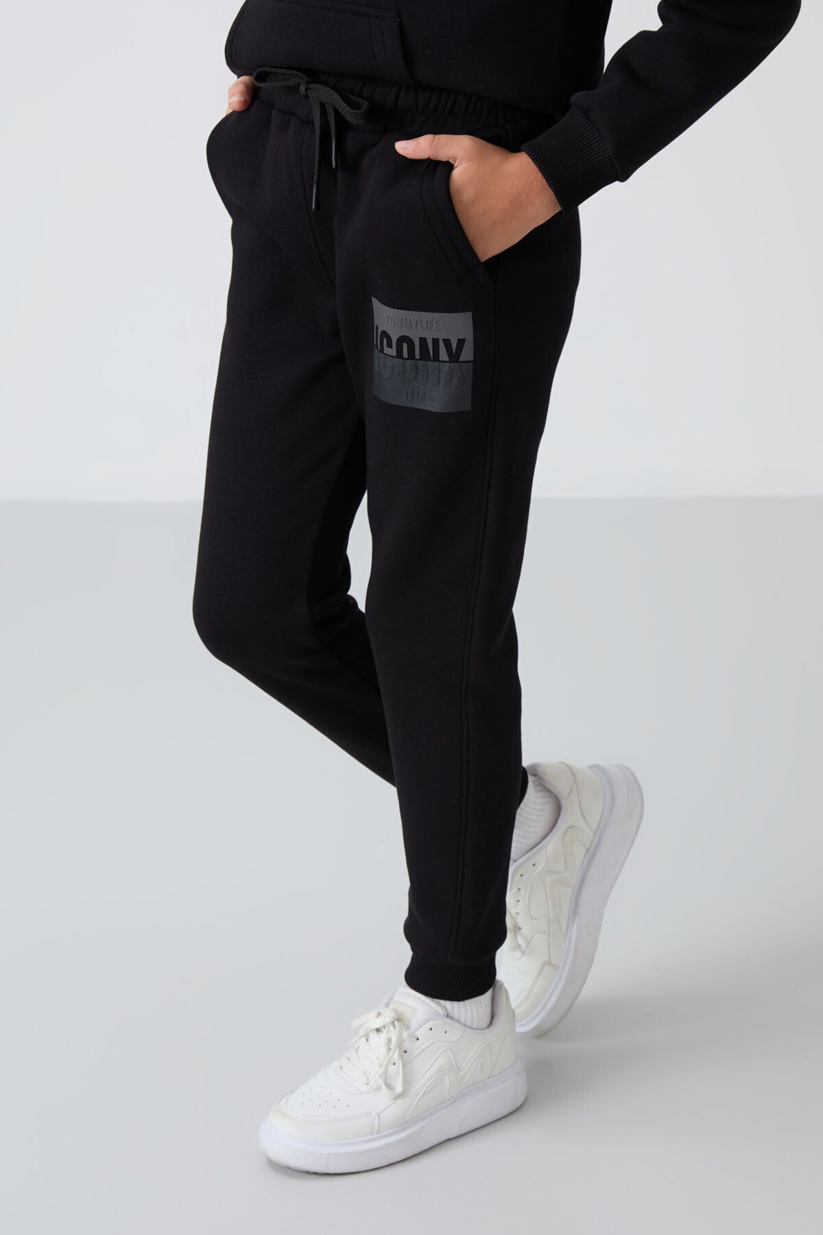 Black Cotton Thick Fleece-Lined Soft Textured Standard Fit Printed Boys' Tracksuit Set - 11246