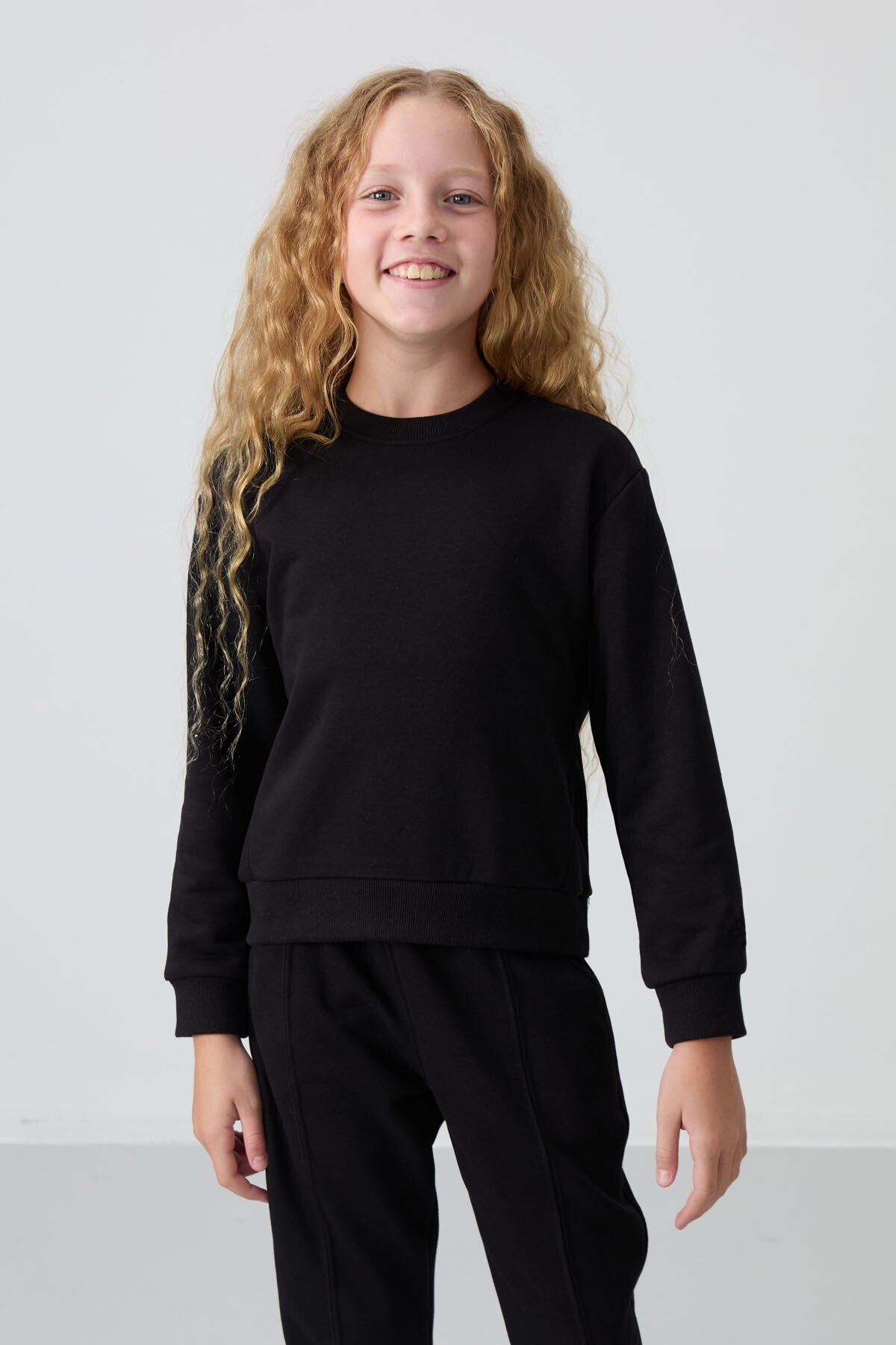Black Cotton Fleece-Lined Soft Textured Oversize Embroidered Girls' Tracksuit Set - 75145