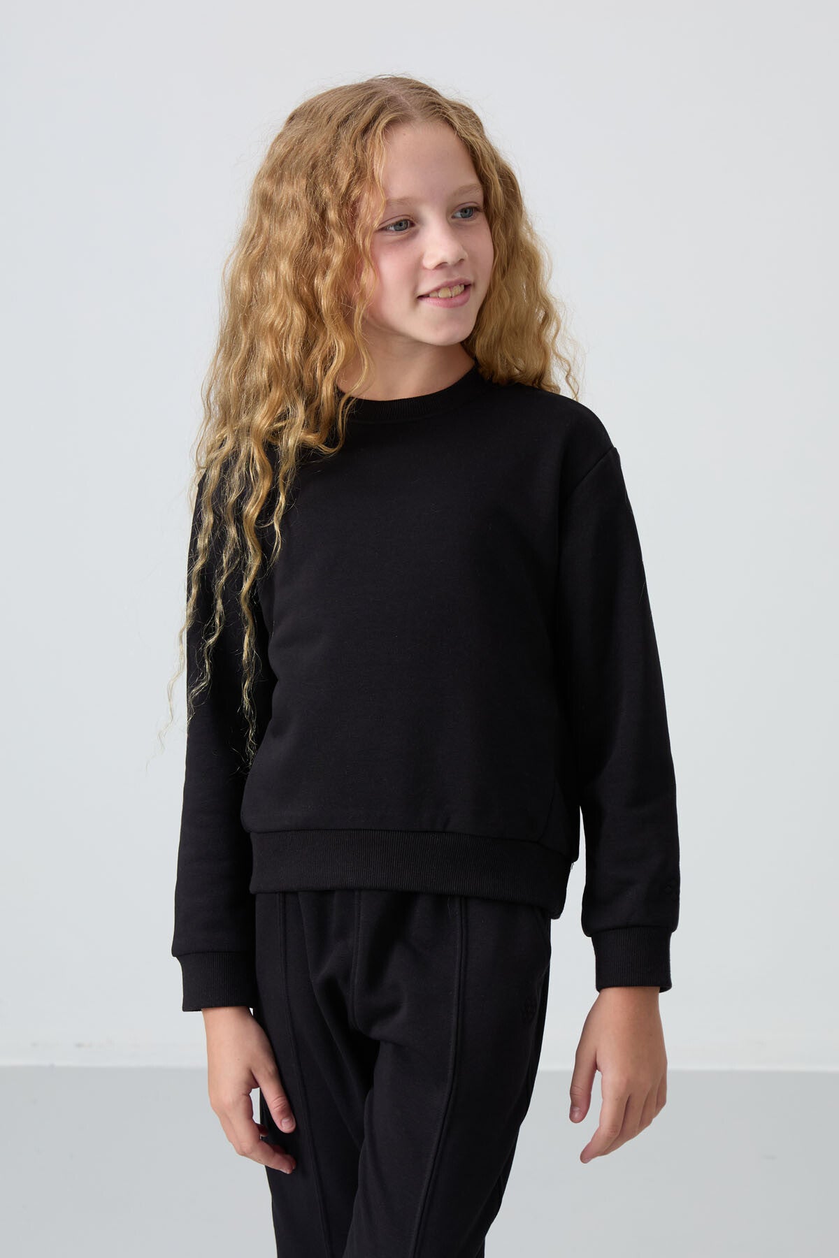 Black Cotton Fleece-Lined Soft Textured Oversize Embroidered Girls' Tracksuit Set - 75145
