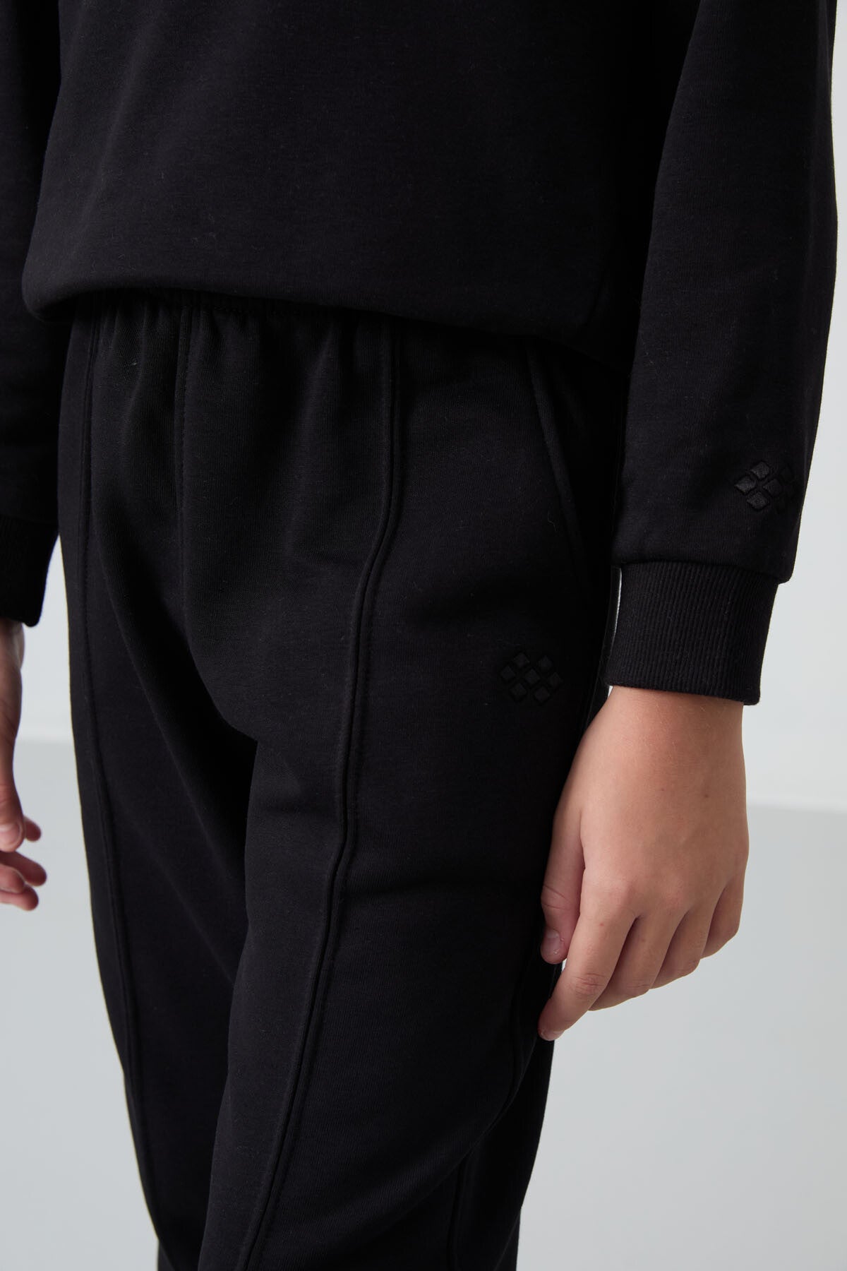 Black Cotton Fleece-Lined Soft Textured Oversize Embroidered Girls' Tracksuit Set - 75145