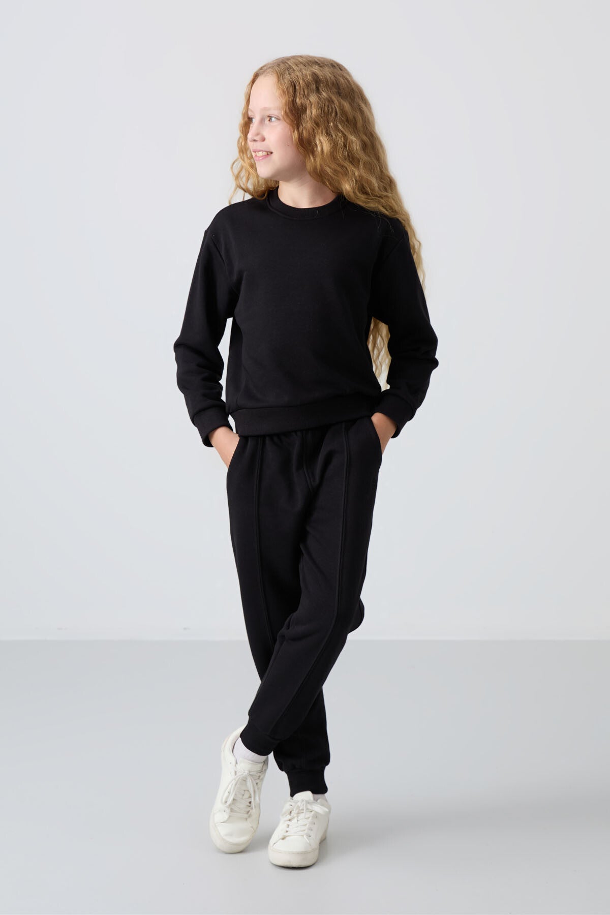 Black Cotton Fleece-Lined Soft Textured Oversize Embroidered Girls' Tracksuit Set - 75145