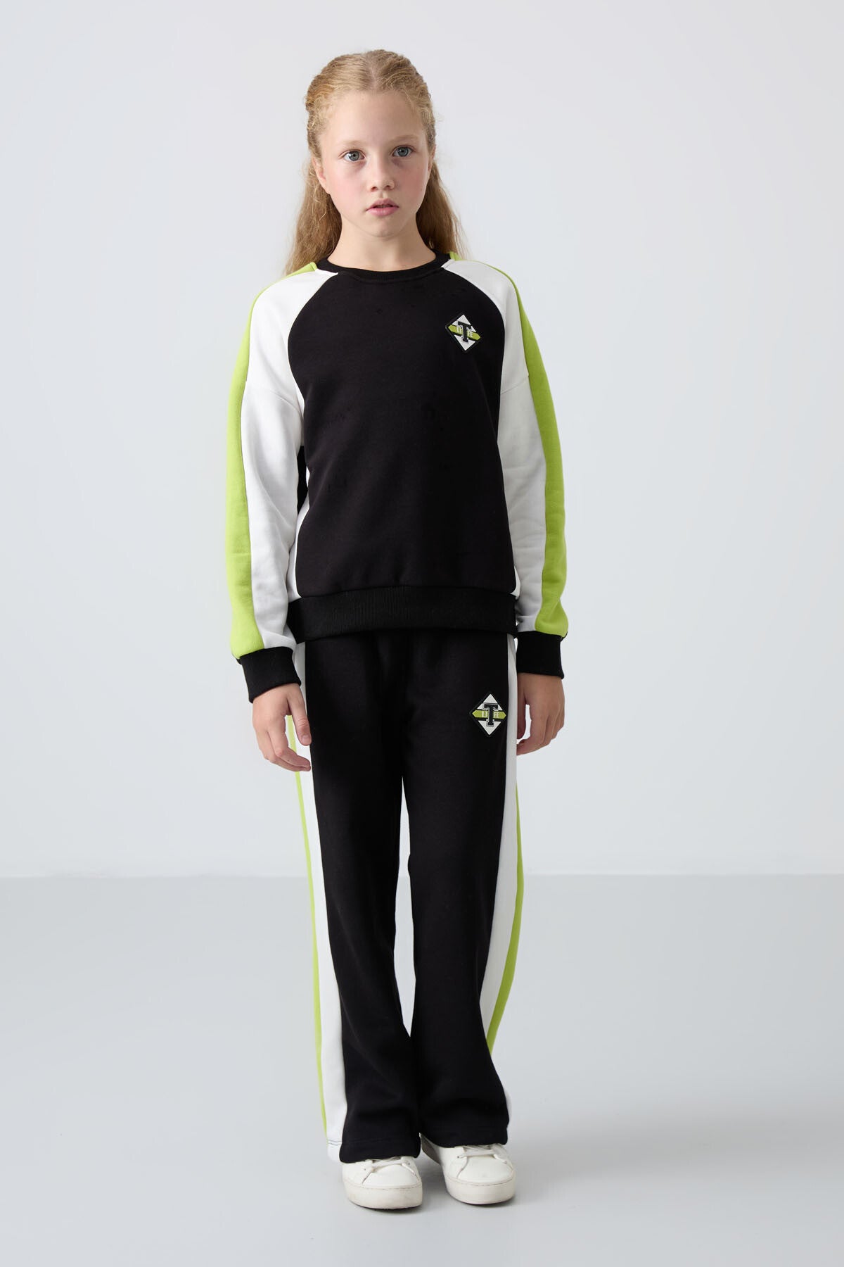 Black Cotton Fleece-Lined Soft Textured Standard Fit Printed Girls' Tracksuit Set - 75165