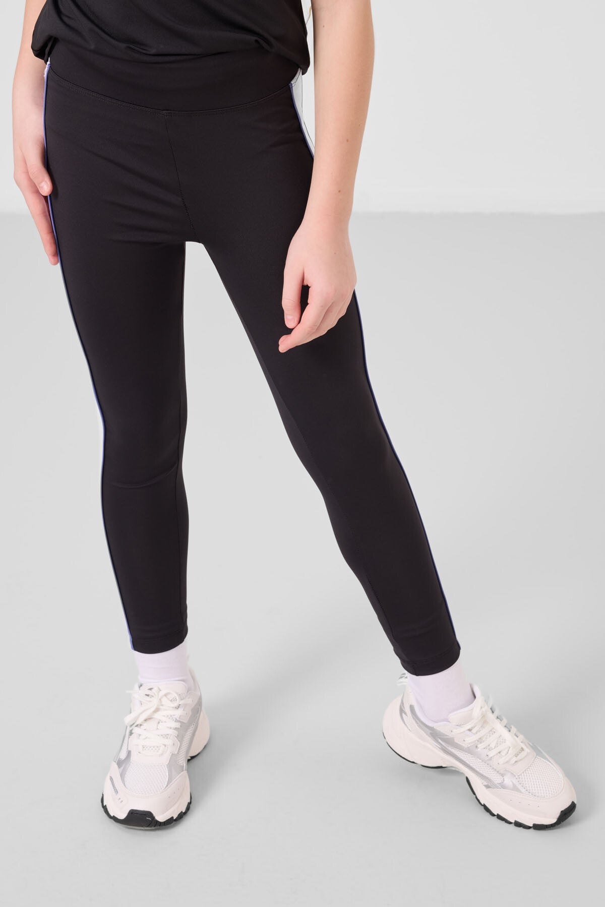 Black O collar side stripe Detailed Standard Fit Performance Tights Set - 75191
