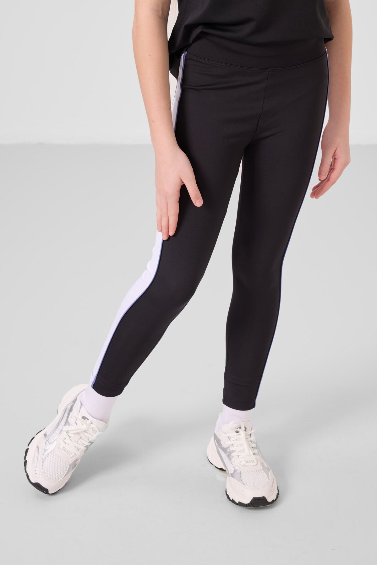 Black O collar side stripe Detailed Standard Fit Performance Tights Set - 75191