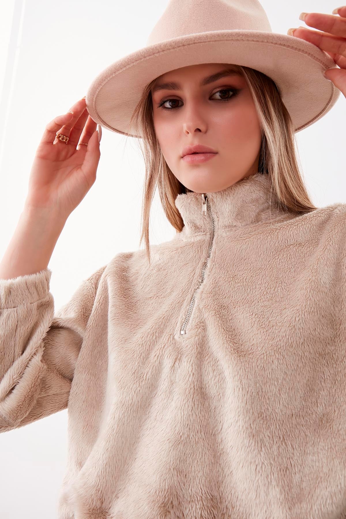 PELUSH SWEAT WITH ZIPPER